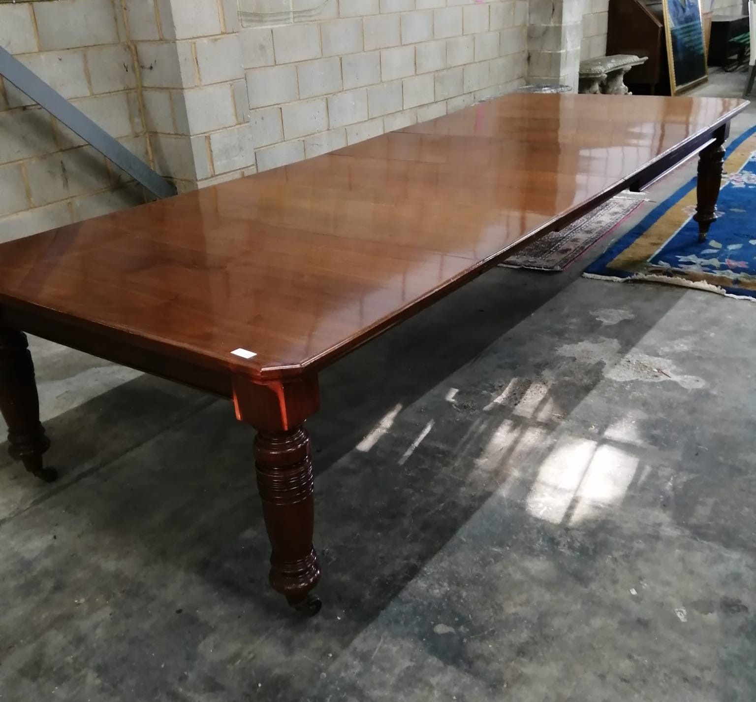 A large Edwardian walnut extending dining table with four leaves, extends to 358 x 138cm, height 74cm